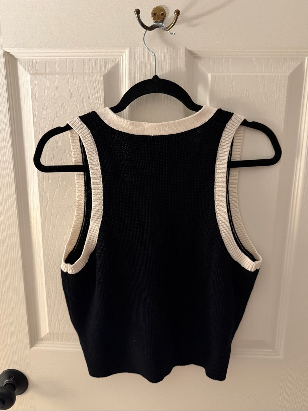 525 America Black Knit V-Neck Vest with Cream Trim - Picture 4 of 4
